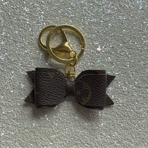 Mini Monogram keychain bow - Picture 3 of 5